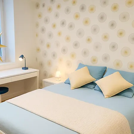 Apartment Contemporain Avec Terrasse - Plein Centre Lisieux